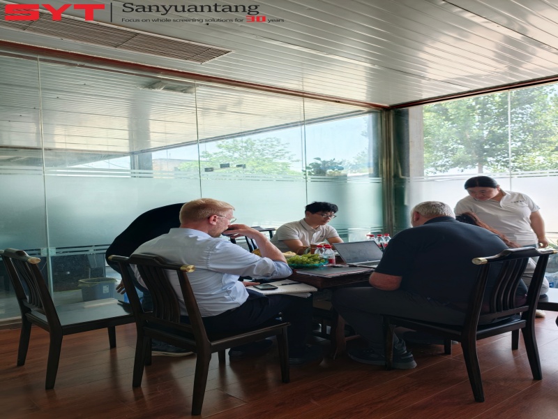 British customers visit the factory - a mutual effort, working together for cooperation